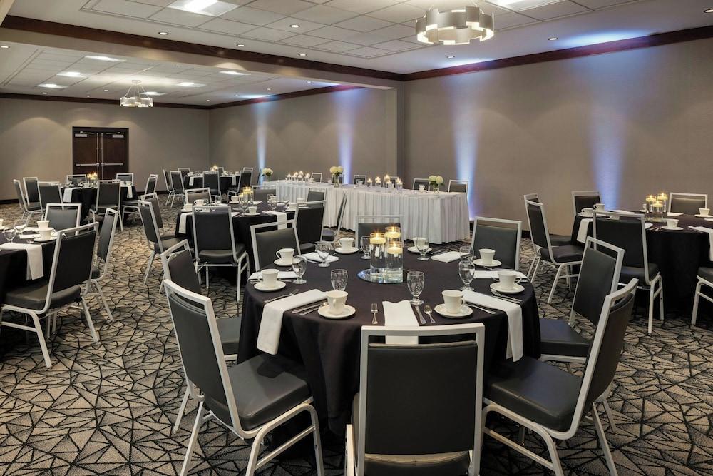Delta Hotels by Marriott Milwaukee Northwest photo 10