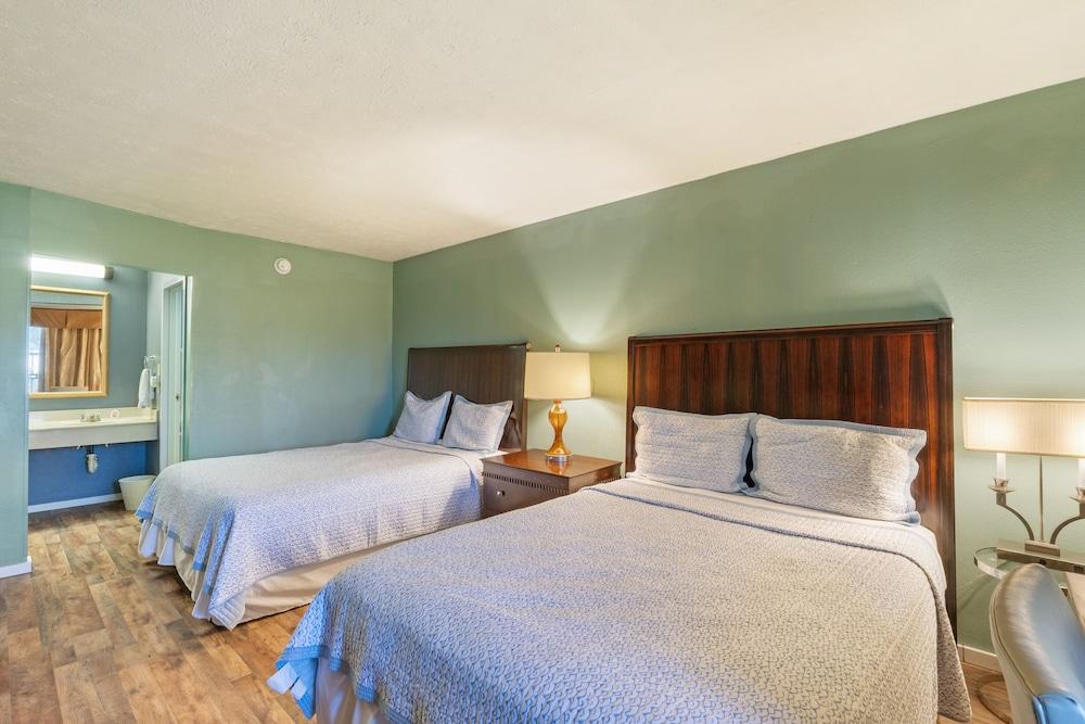 Williamsburg Suites photo 9