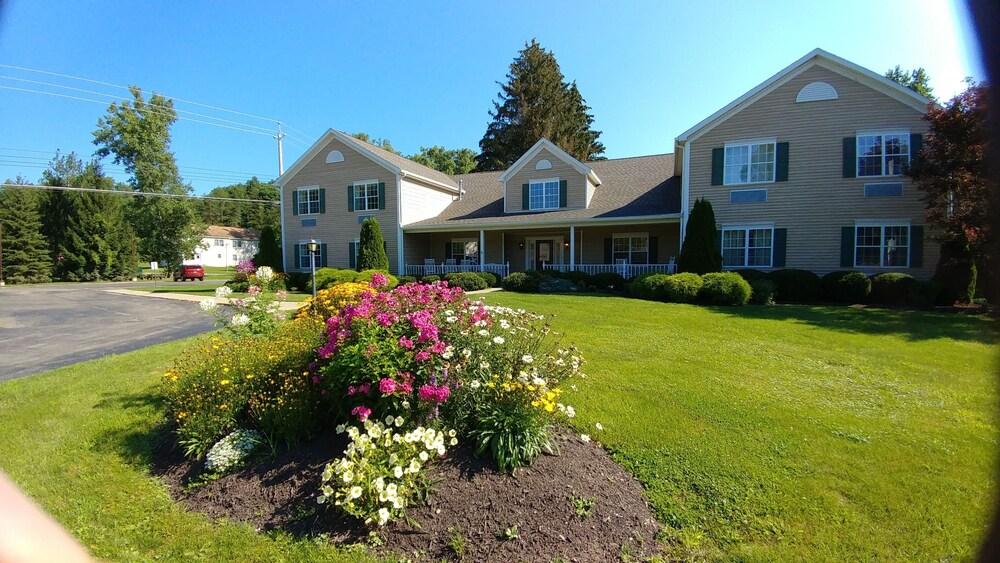 The Inn At Houghton Creek photo 2