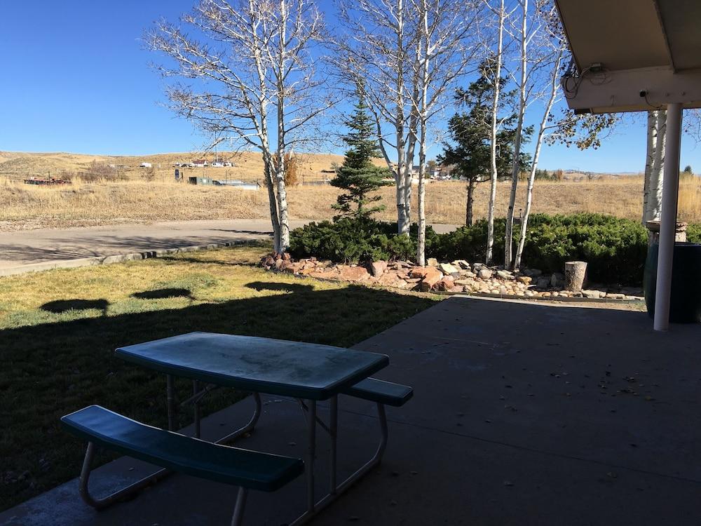 Travelers Inn & Suites photo 23