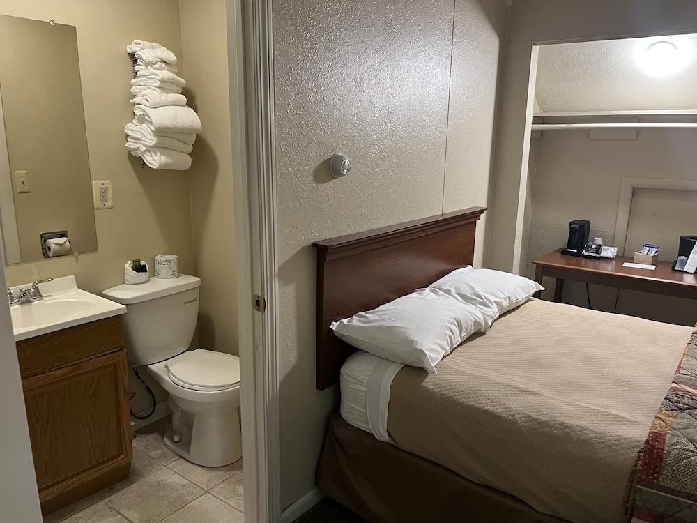 The Upper Pass Lodge at Magic Mountain photo 16