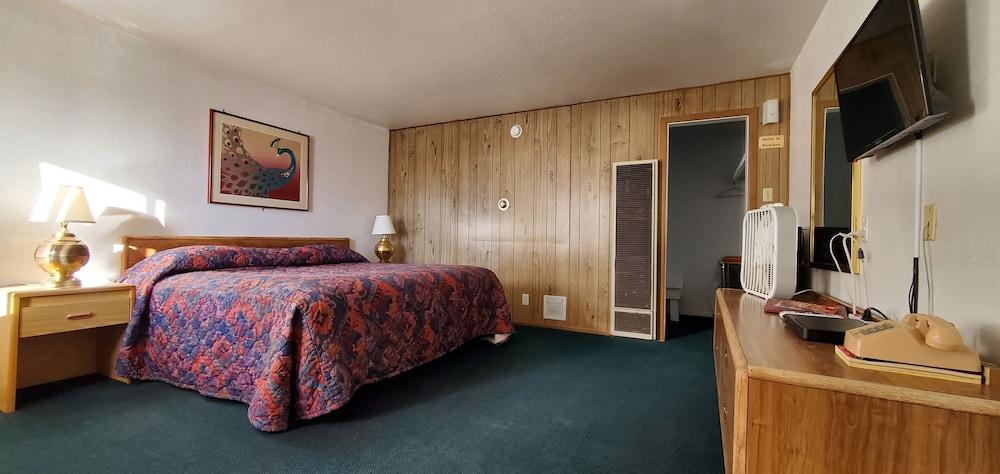 Budget Inn photo 3