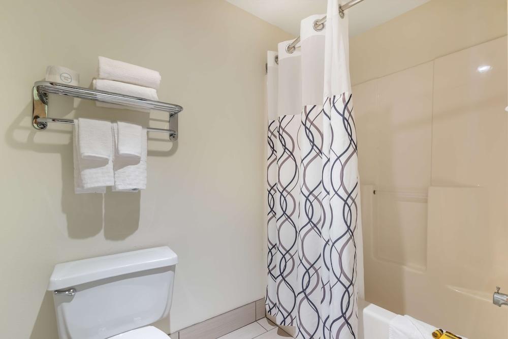 Best Western Plus University Park Inn & Suites photo 92