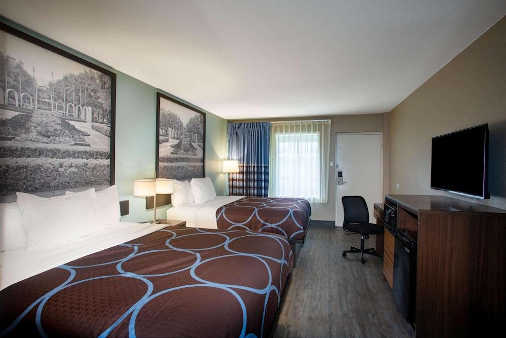 Super 8 by Wyndham Mobile I-65 photo 8