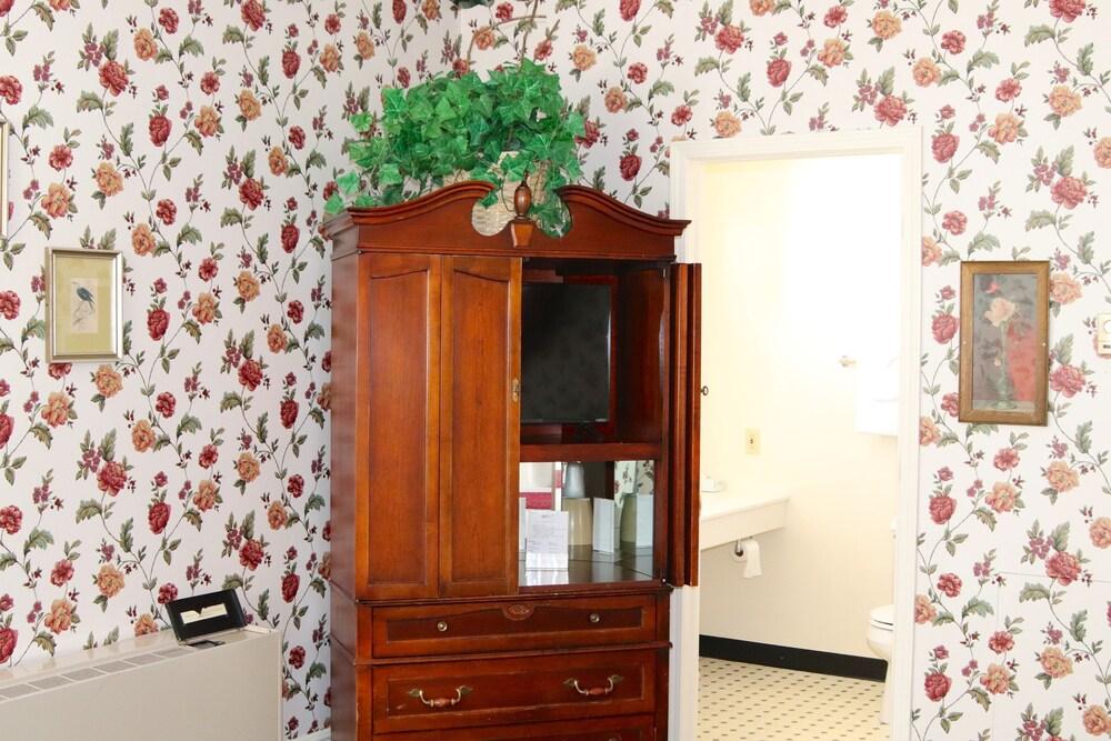 Inn on Mackinac photo 24