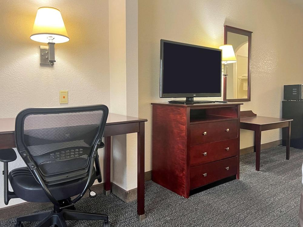 Quality Inn & Suites Houston Northwest - Cypress photo 7