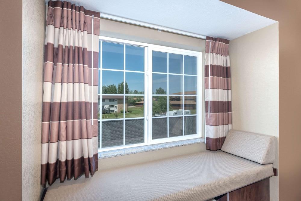 Microtel Inn & Suites by Wyndham Dickinson photo 7