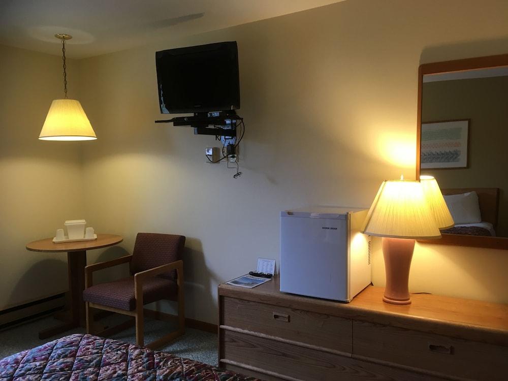 Value Host Motor Inn photo 27