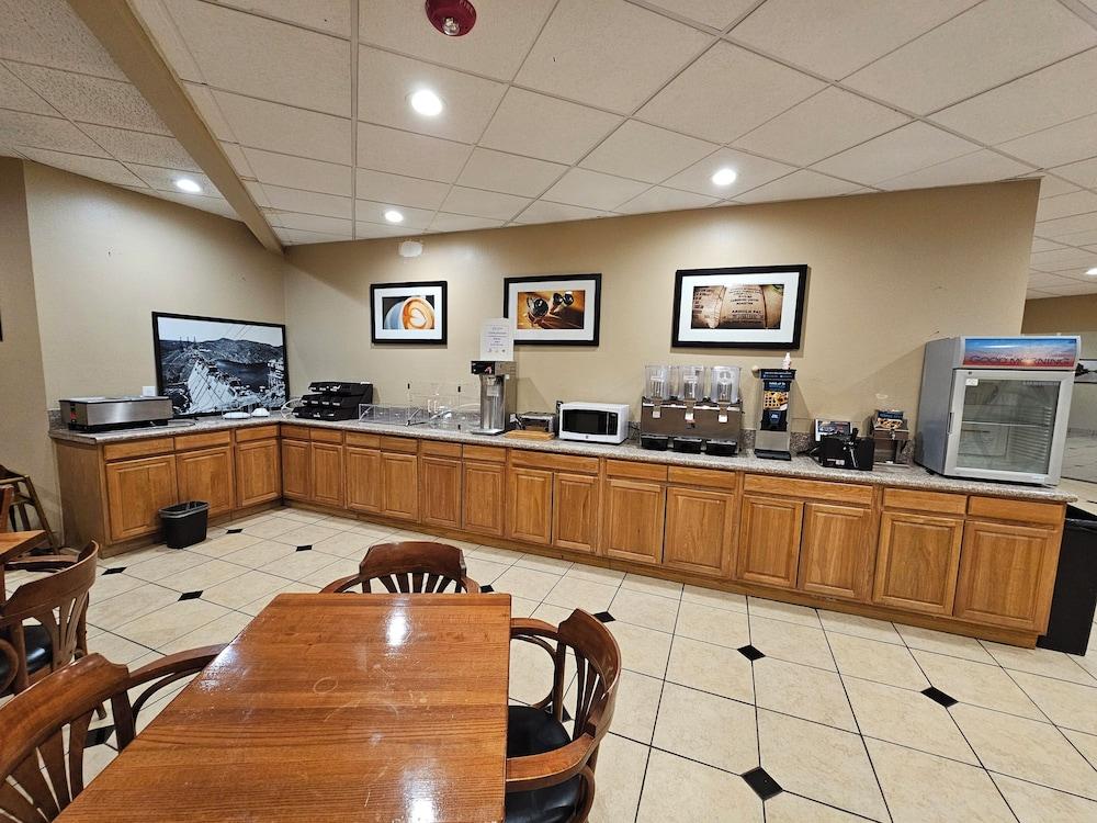 Clarion Inn & Suites Roswell photo 31