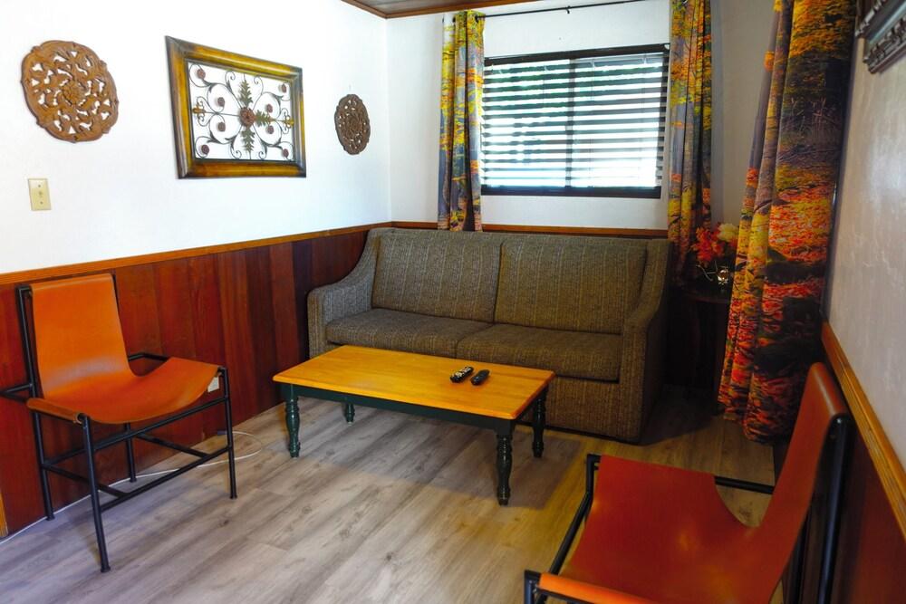 Sleepy Hollow Cabins and Hotel photo 28