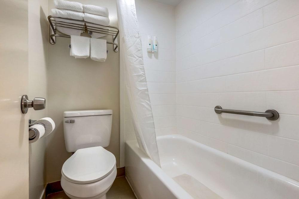 Quality Inn & Suites New Hartford - Utica photo 19