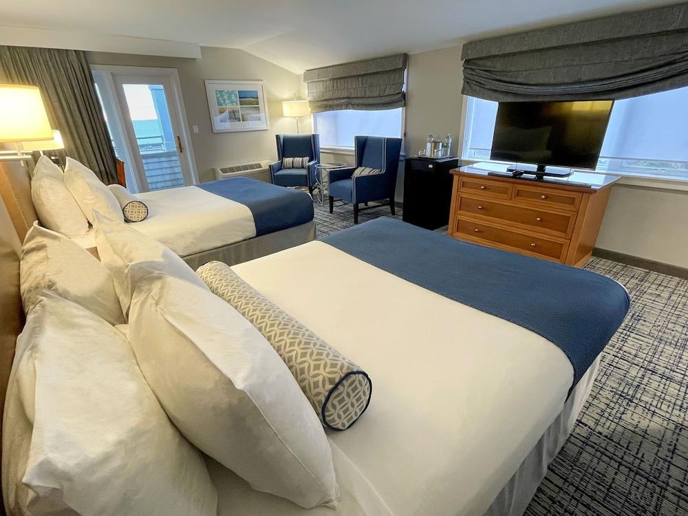Water's Edge Resort & Spa photo 9
