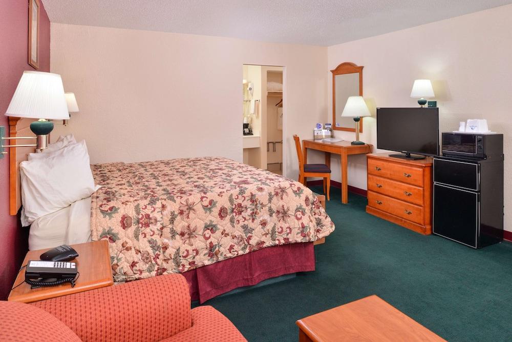 Americas Best Value Inn Lubbock E photo 26