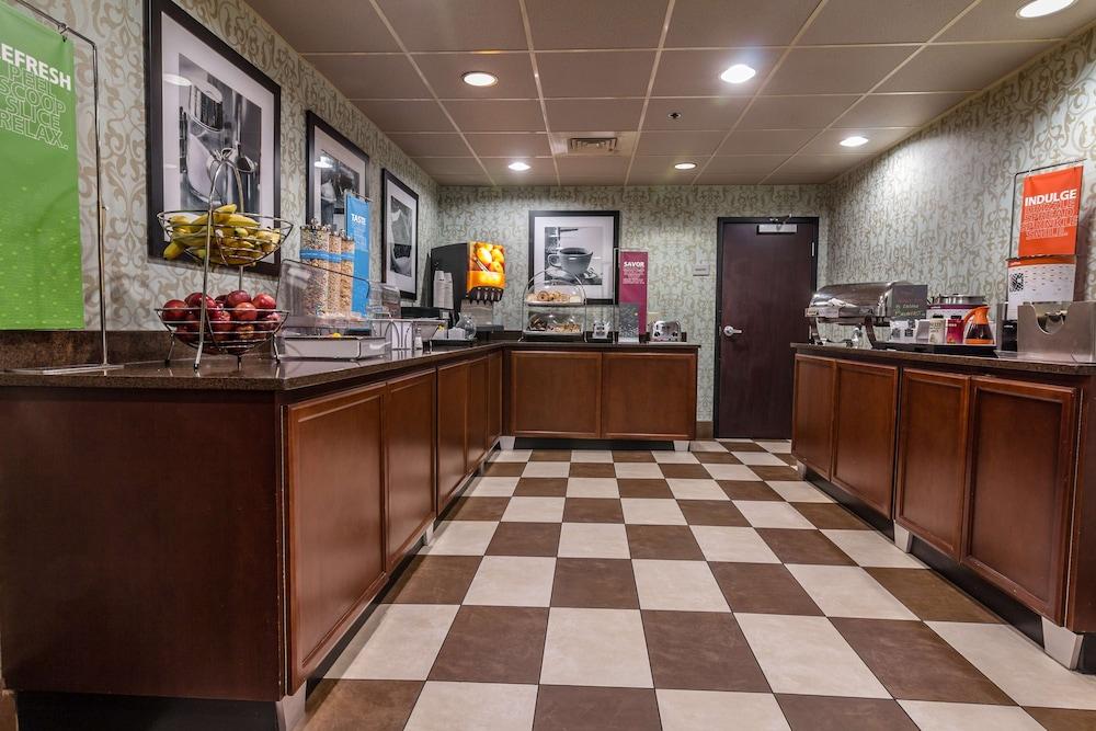 Hampton Inn Winchester-University/Mall Area photo 29
