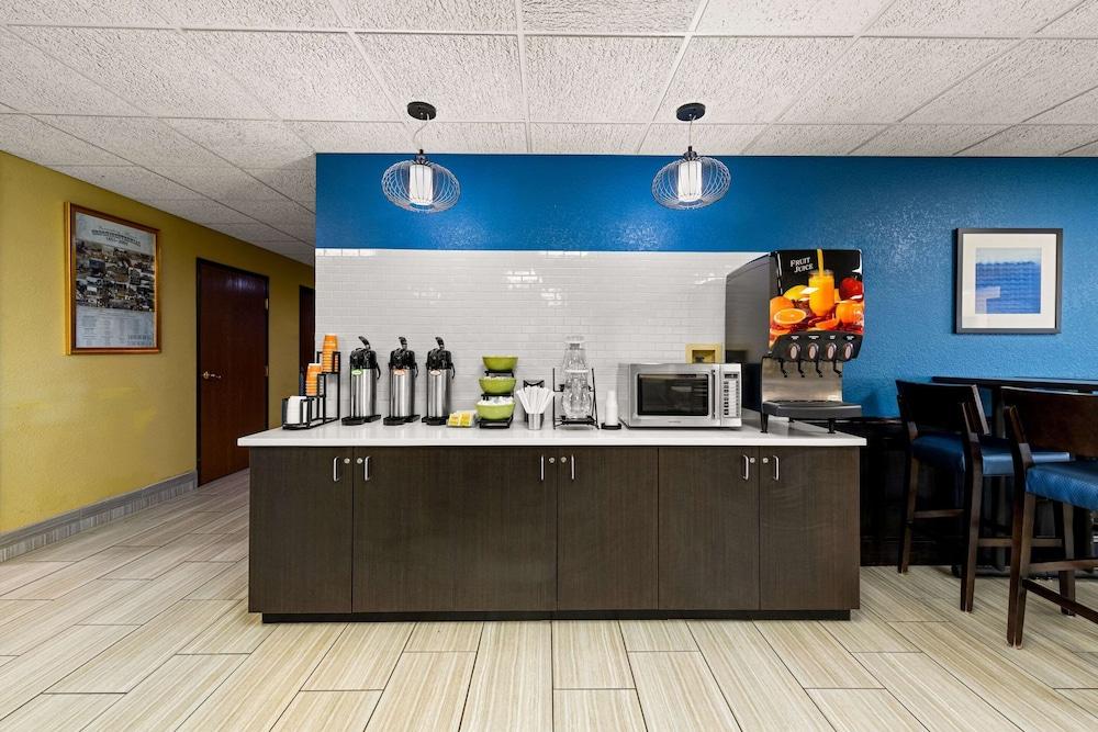 Quality Inn Warrensburg photo 30