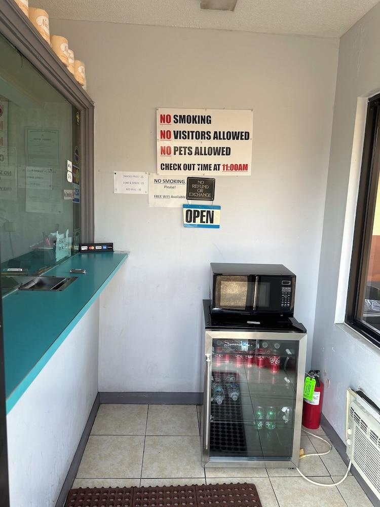 johns motel photo 4