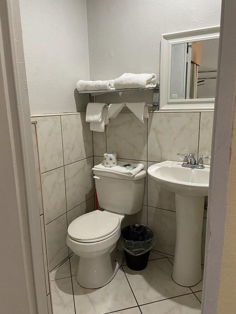 Delux Inn Clearwater photo 5