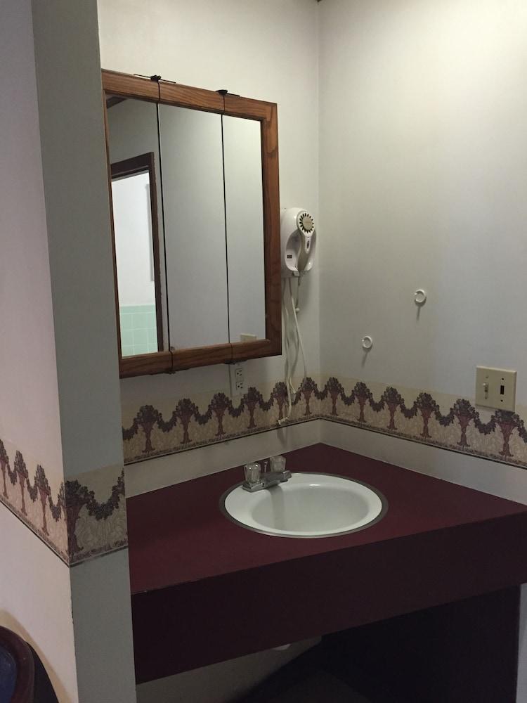 Double A Motel photo 57