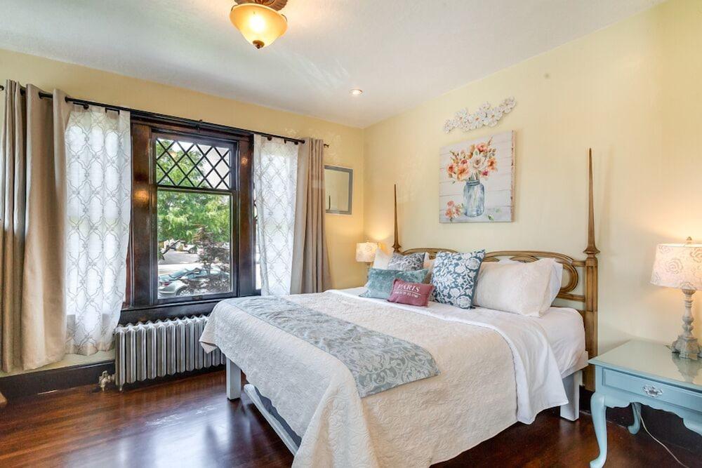 Aspenwood Manor South photo 2
