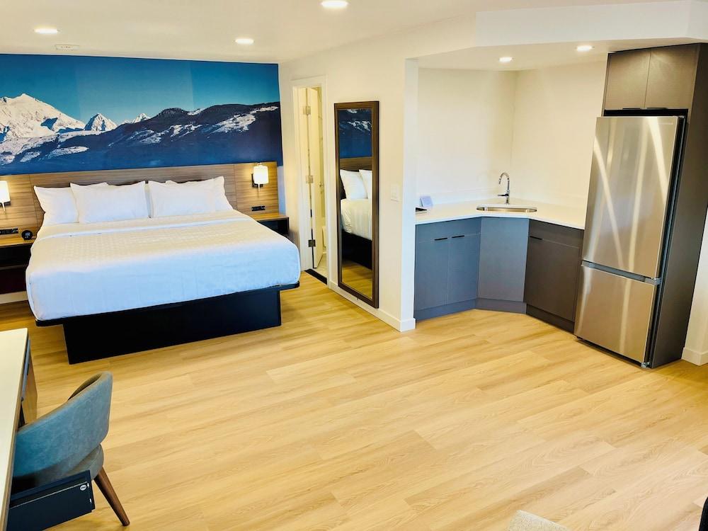 Clarion Pointe Mount Vernon - Burlington photo 11