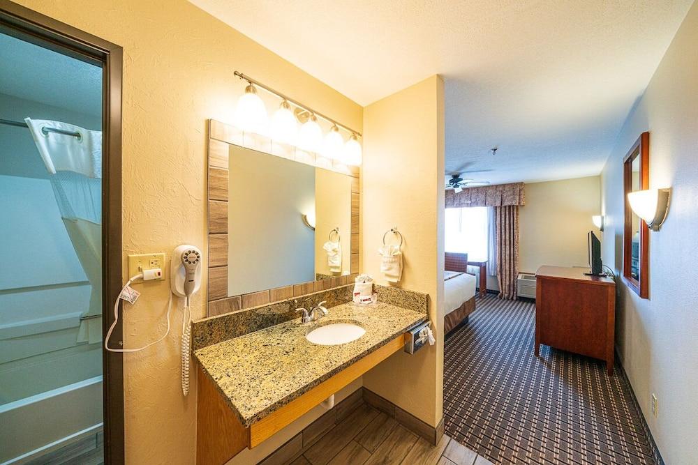 Alpine Inn & Suites photo 19