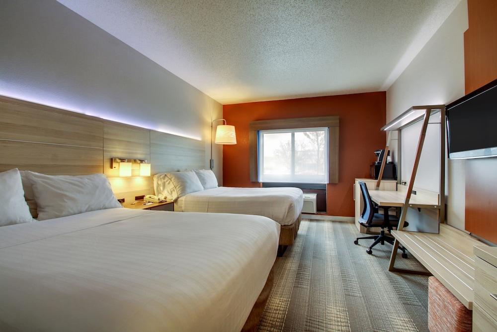Holiday Inn Express Milwaukee North Brown Deer/Mequon by IHG photo 2