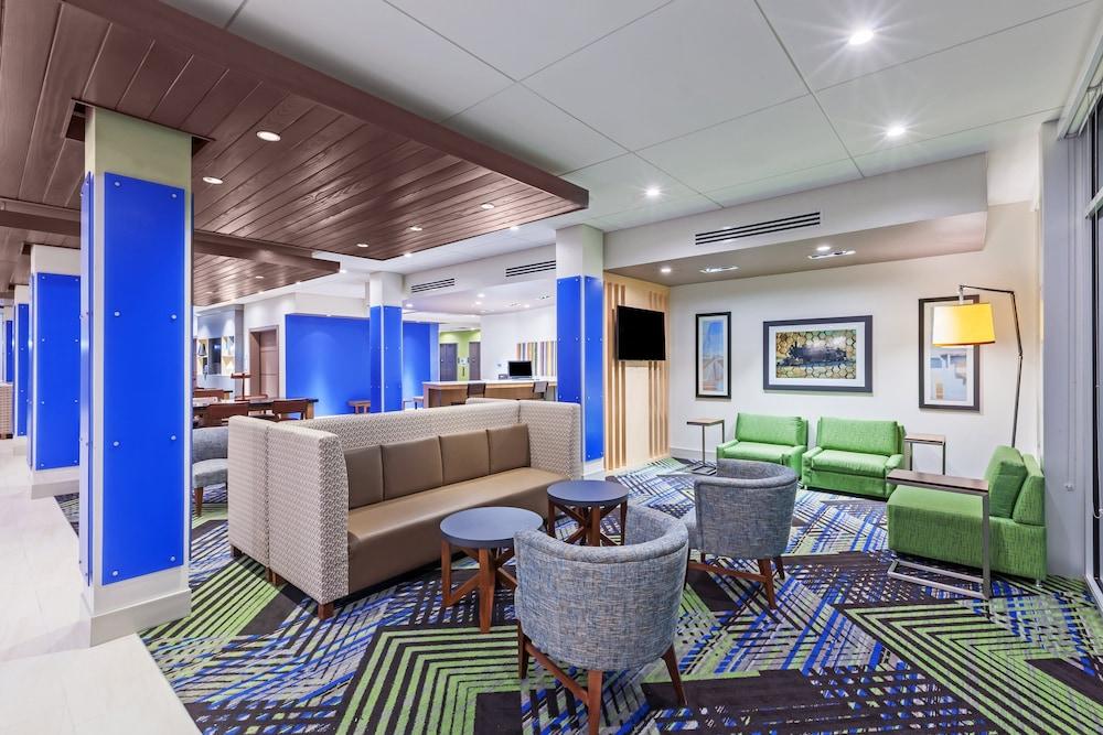 Holiday Inn Express & Suites Chanute by IHG — hotel in Chanute