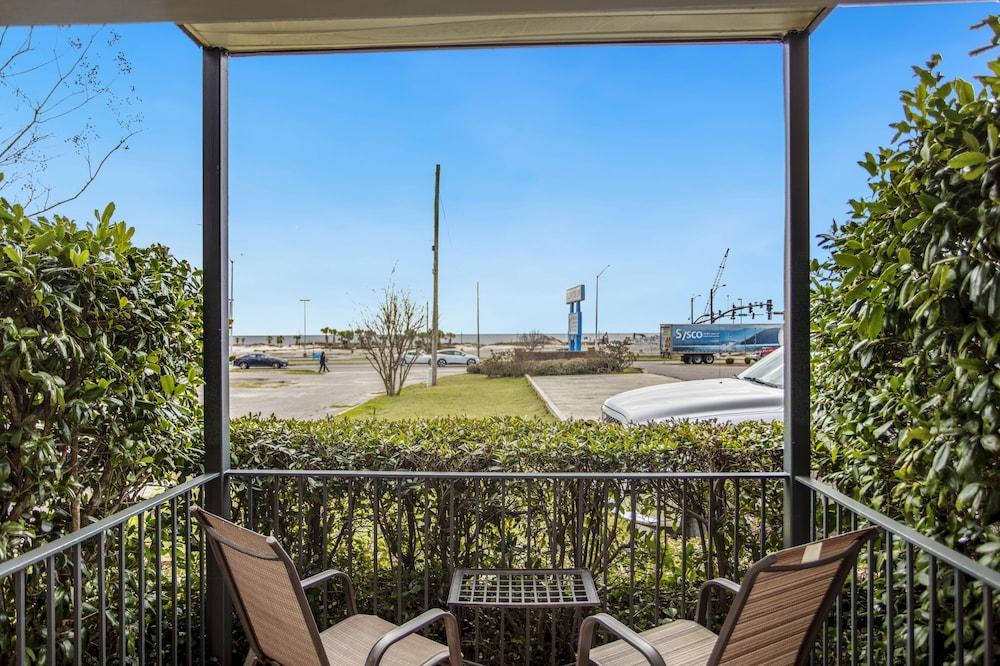 Edgewater Inn photo 32