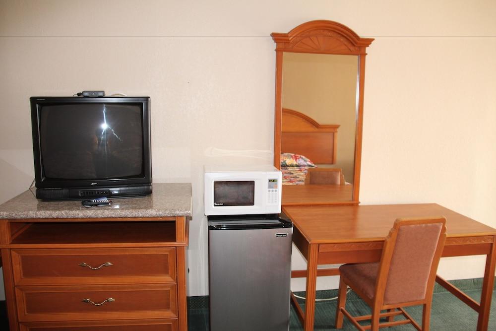 Budget Inn - Troy photo 12