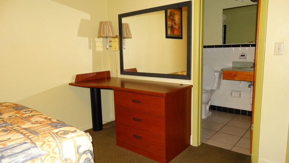 Budget Inn photo 6