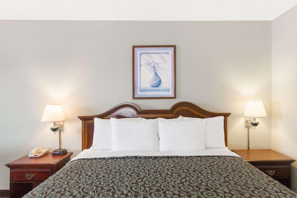 Days Inn by Wyndham West Point photo 7