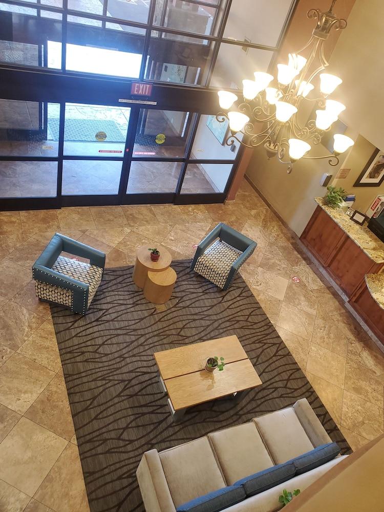 Spark by Hilton Phoenix East Mesa photo 8