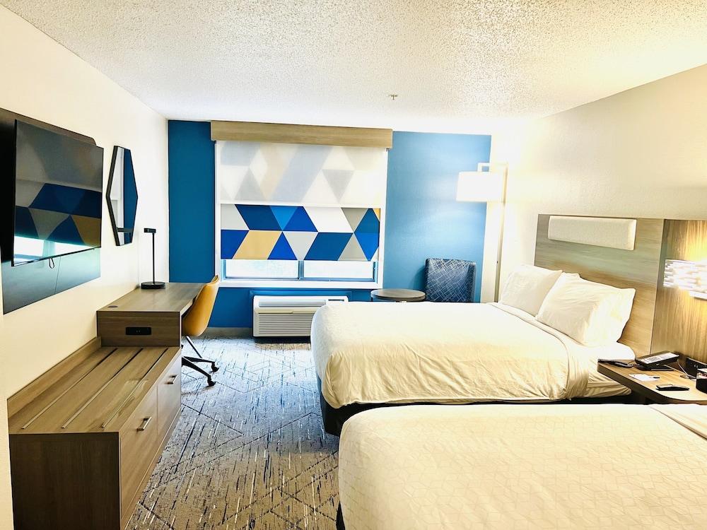 Holiday Inn Express Madison by IHG photo 13