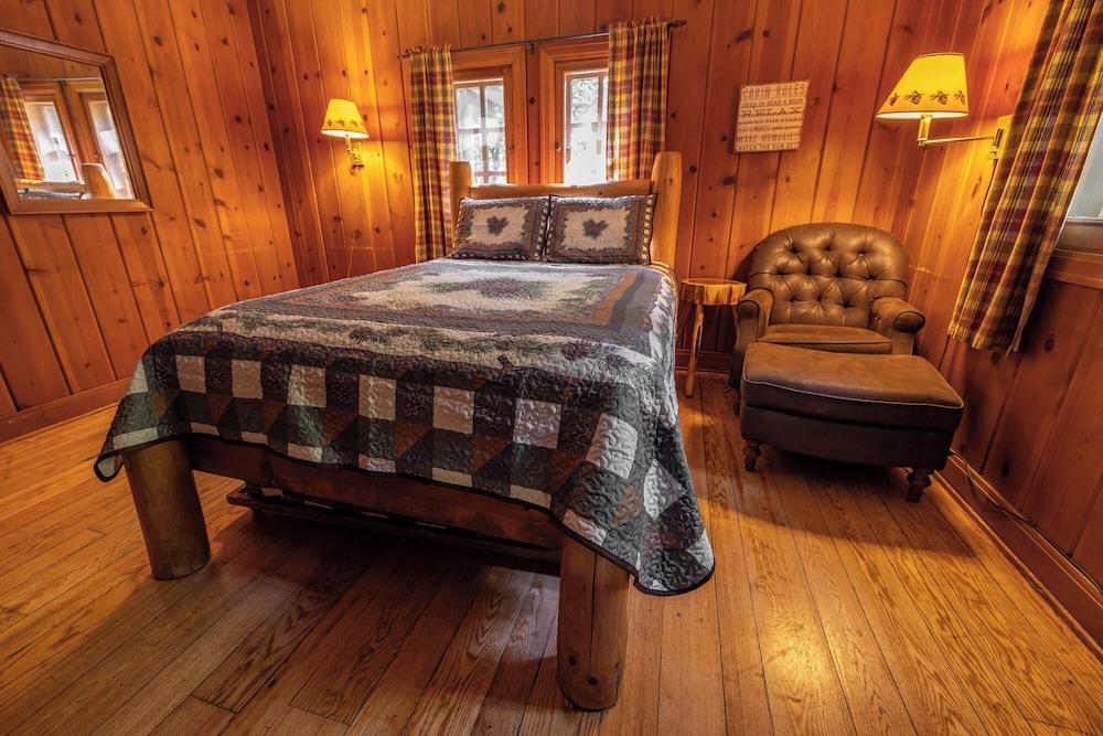 White Pines Lodge photo 11