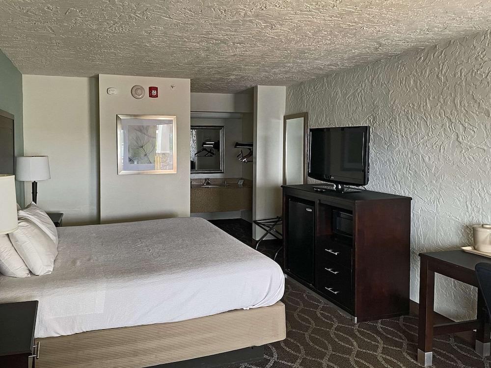 Quality Inn Clinton North photo 14