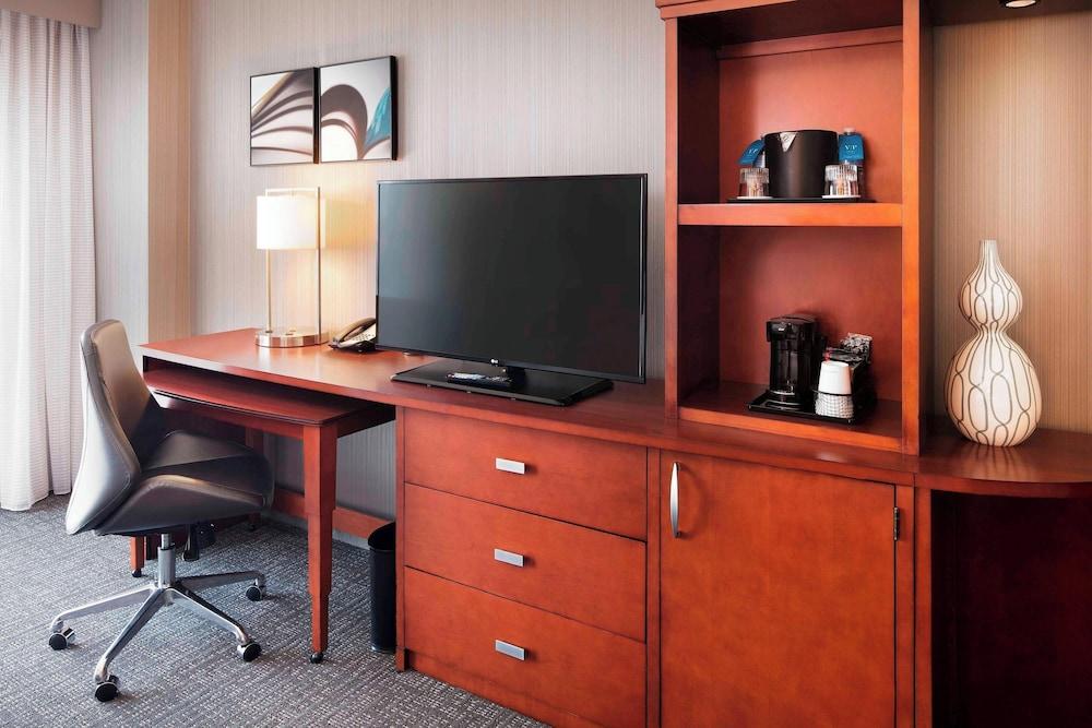 Courtyard by Marriott Indianapolis Downtown photo 40