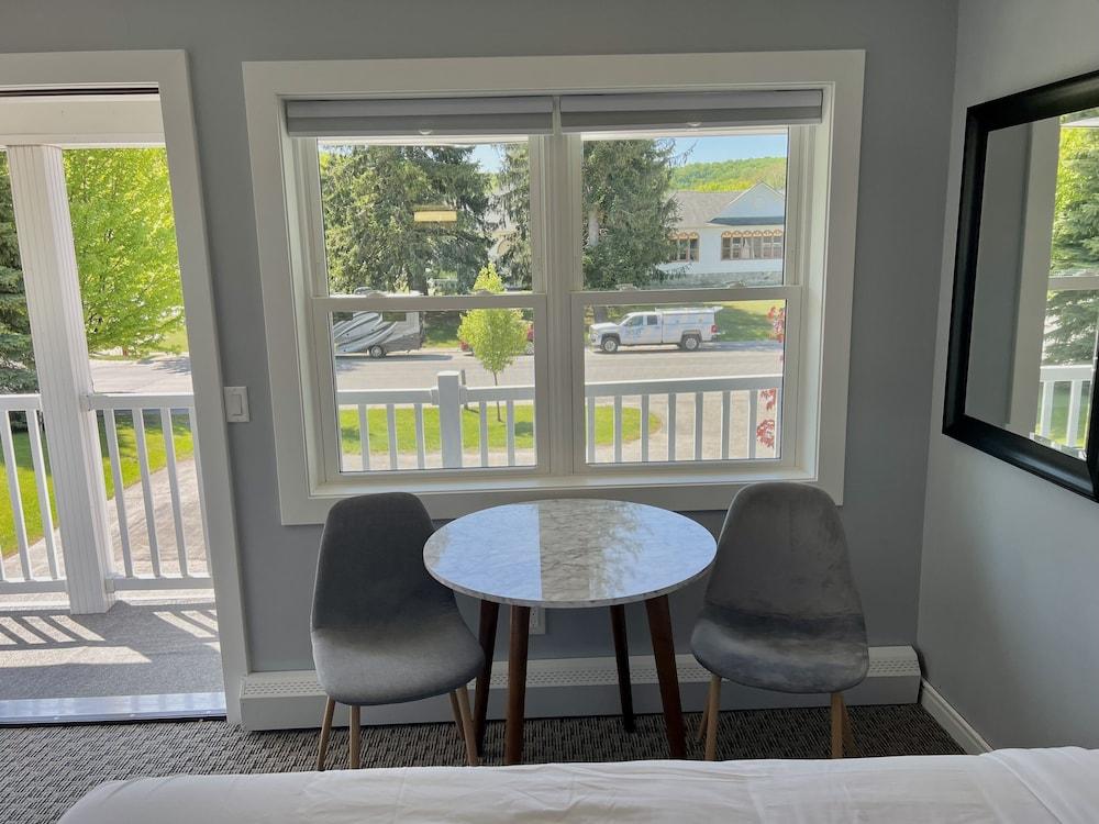 Empire Lakeshore Inn photo 20