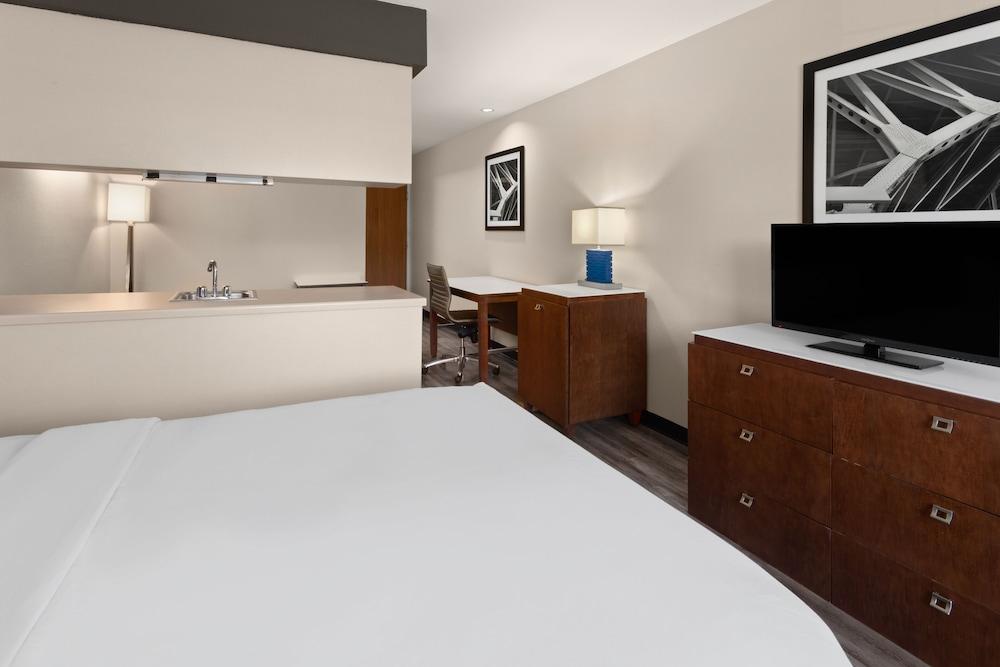 Americas Best Value Inn & Suites Racine photo 2