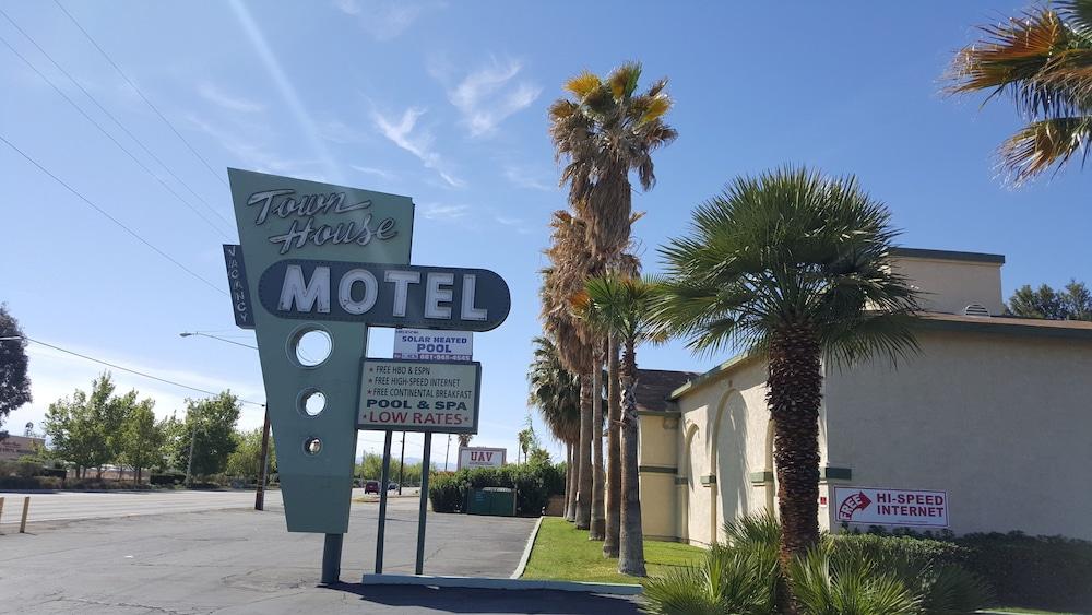 Town House Motel photo 29