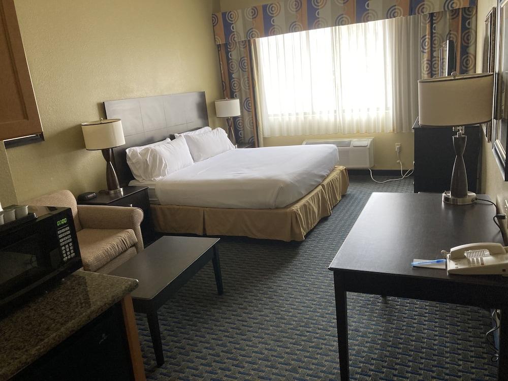 Fairfield by Marriott Inn & Suites Phoenix West Chandler photo 6