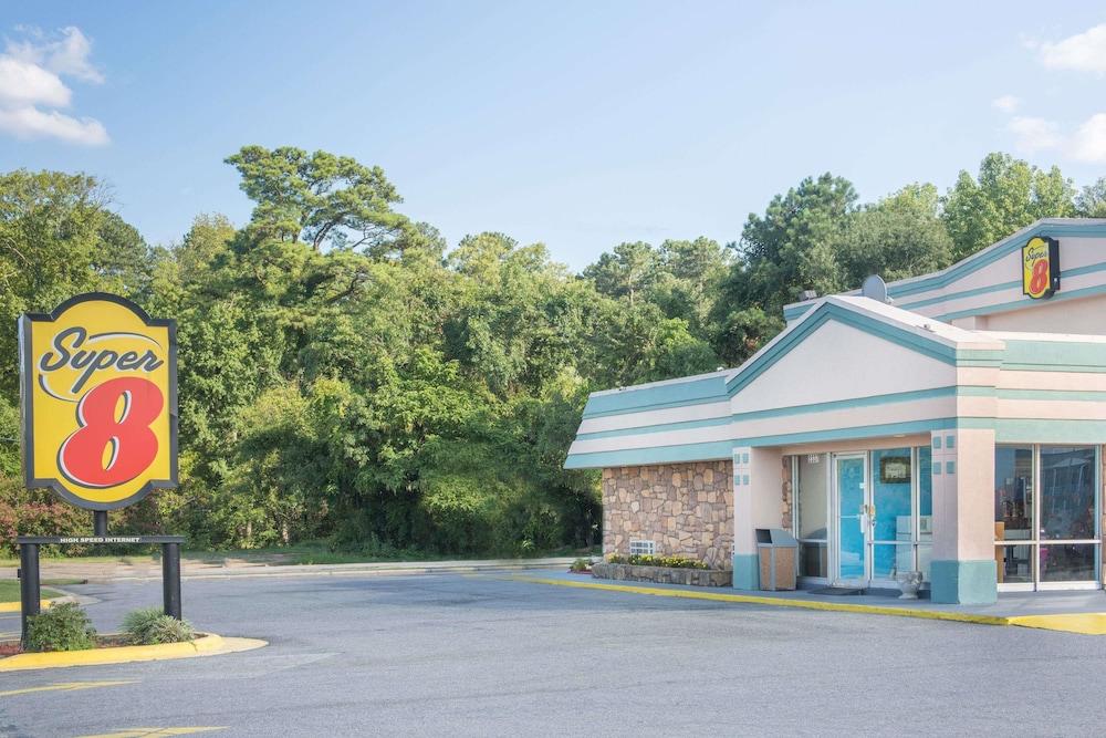Super 8 by Wyndham Durham/University Area NC photo 1