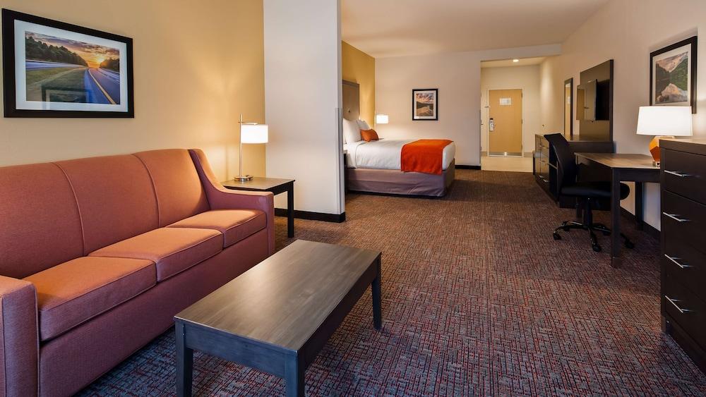 B/W Plus Elizabethtown Inn & Suites photo 18