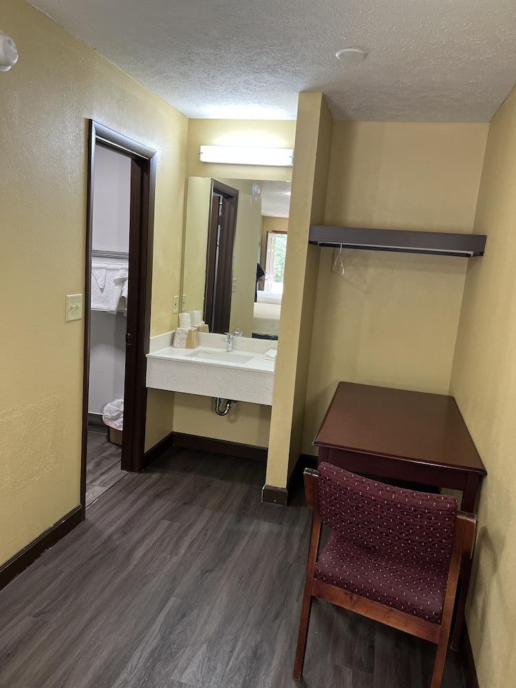 Budget Inn Ardmore photo 10