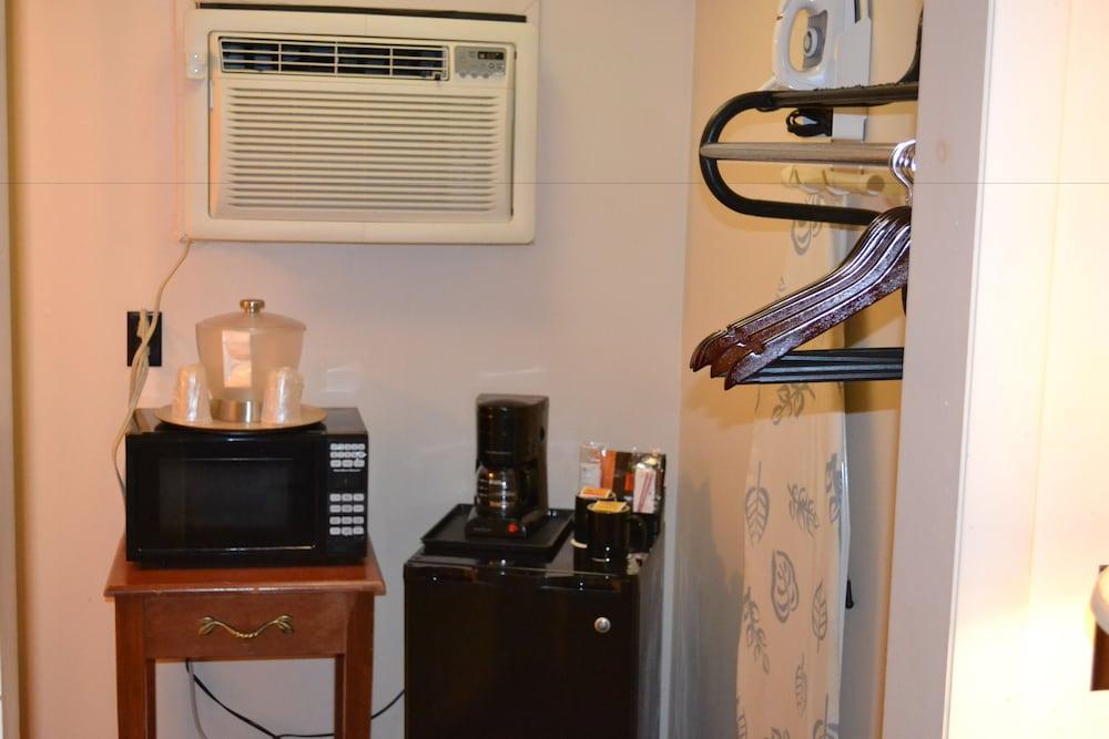 Henniker Motel photo 12