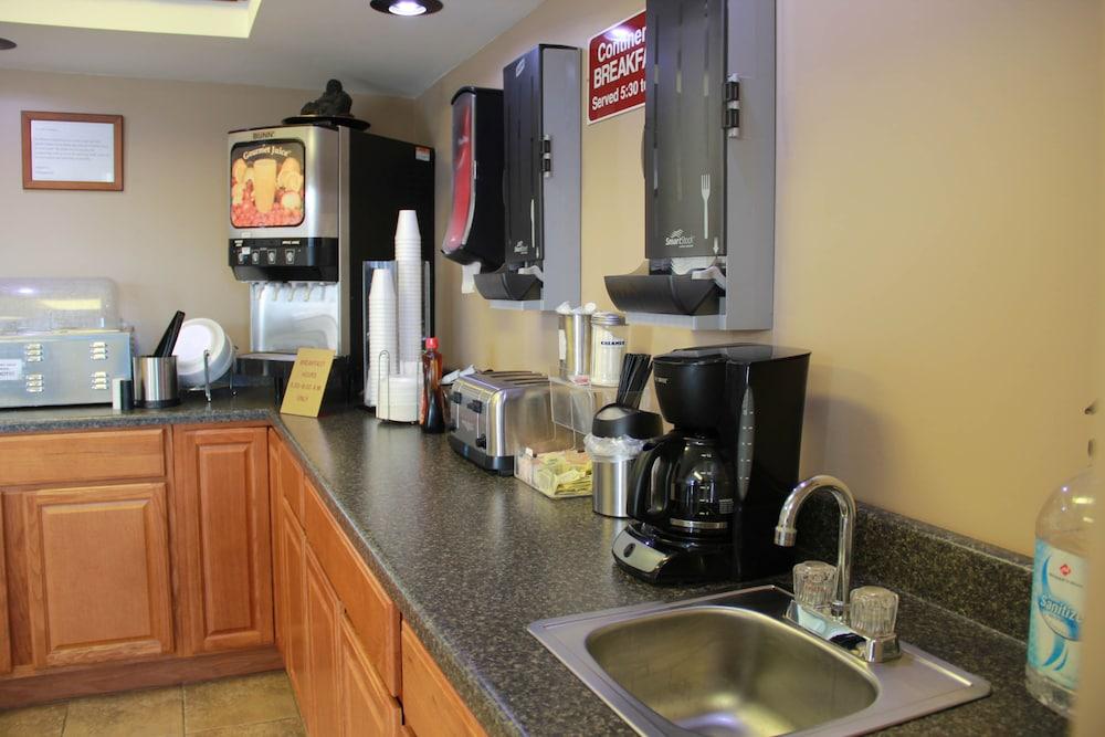 Relax Inn & Suites photo 64
