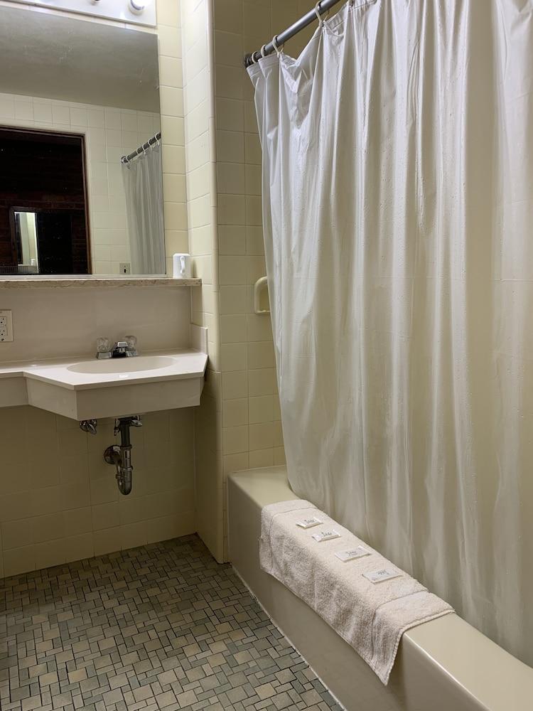 Lincoln Lodge photo 2