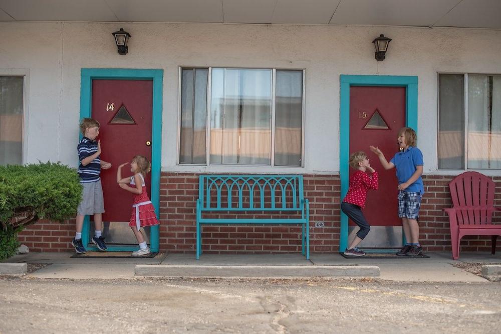 Circle R Motel photo 46