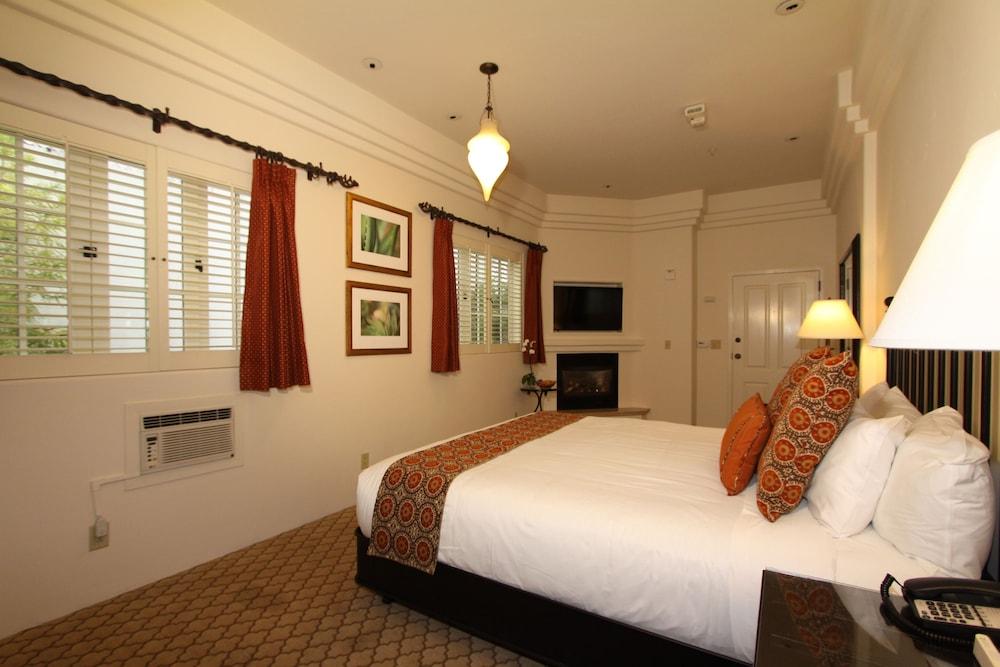 Cypress Inn photo 25