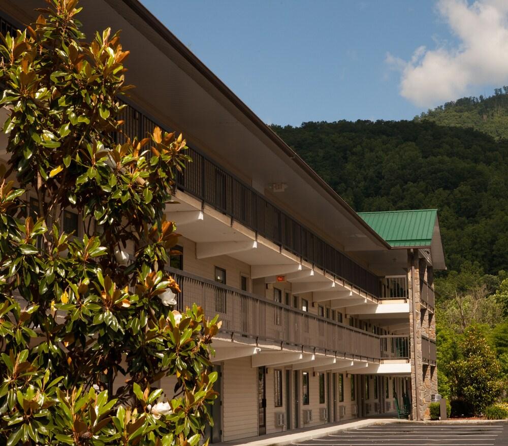 Cherokee Lodge photo 26