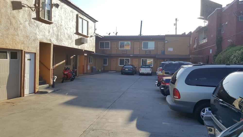 Central Inn Motel on 41 Street photo 23